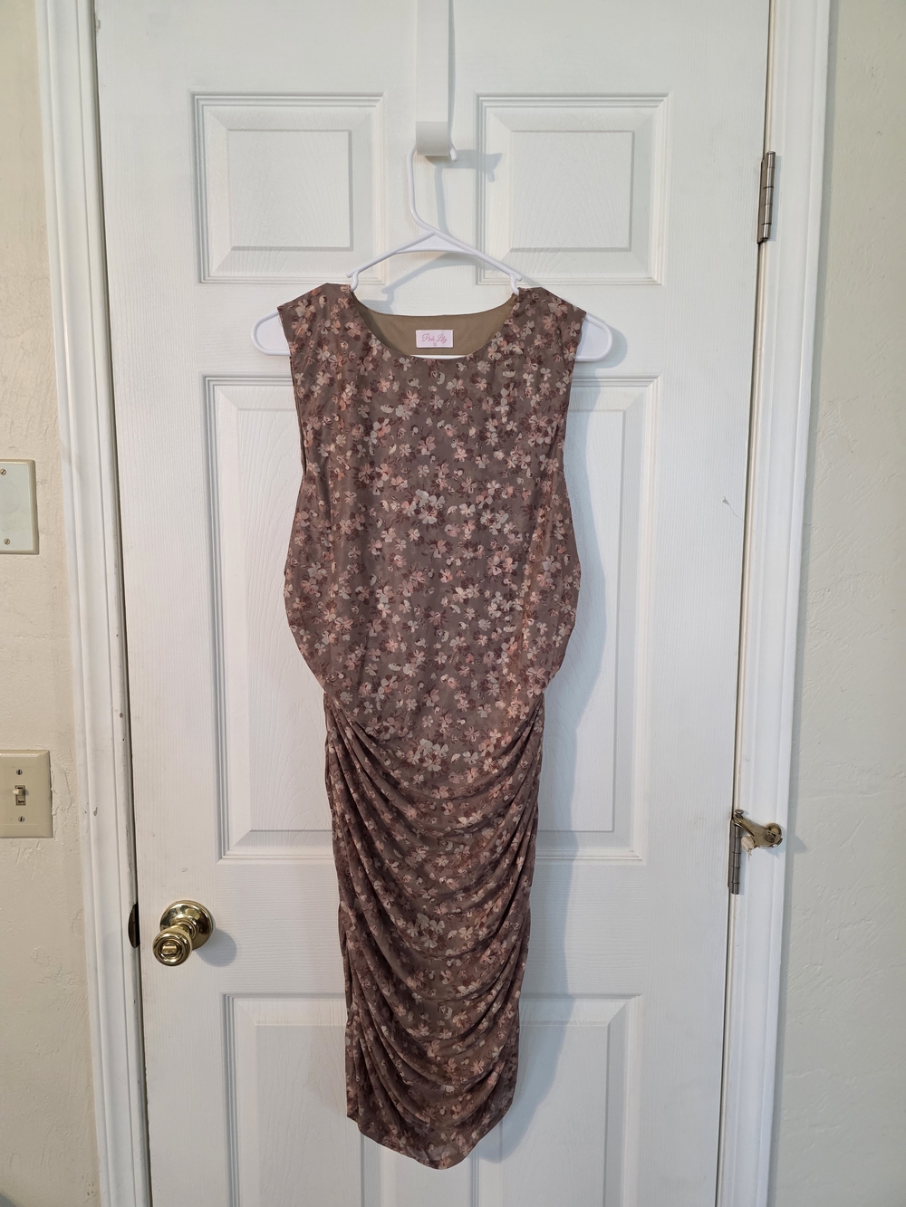 Sleeveless Floral Ruched Midi Dress in Mauve